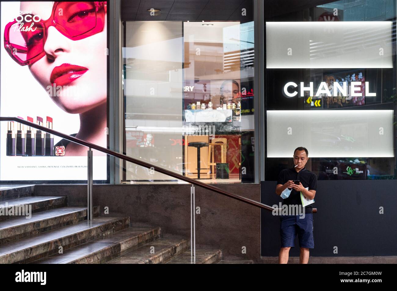 Chanel store front hi-res stock photography and images - Alamy