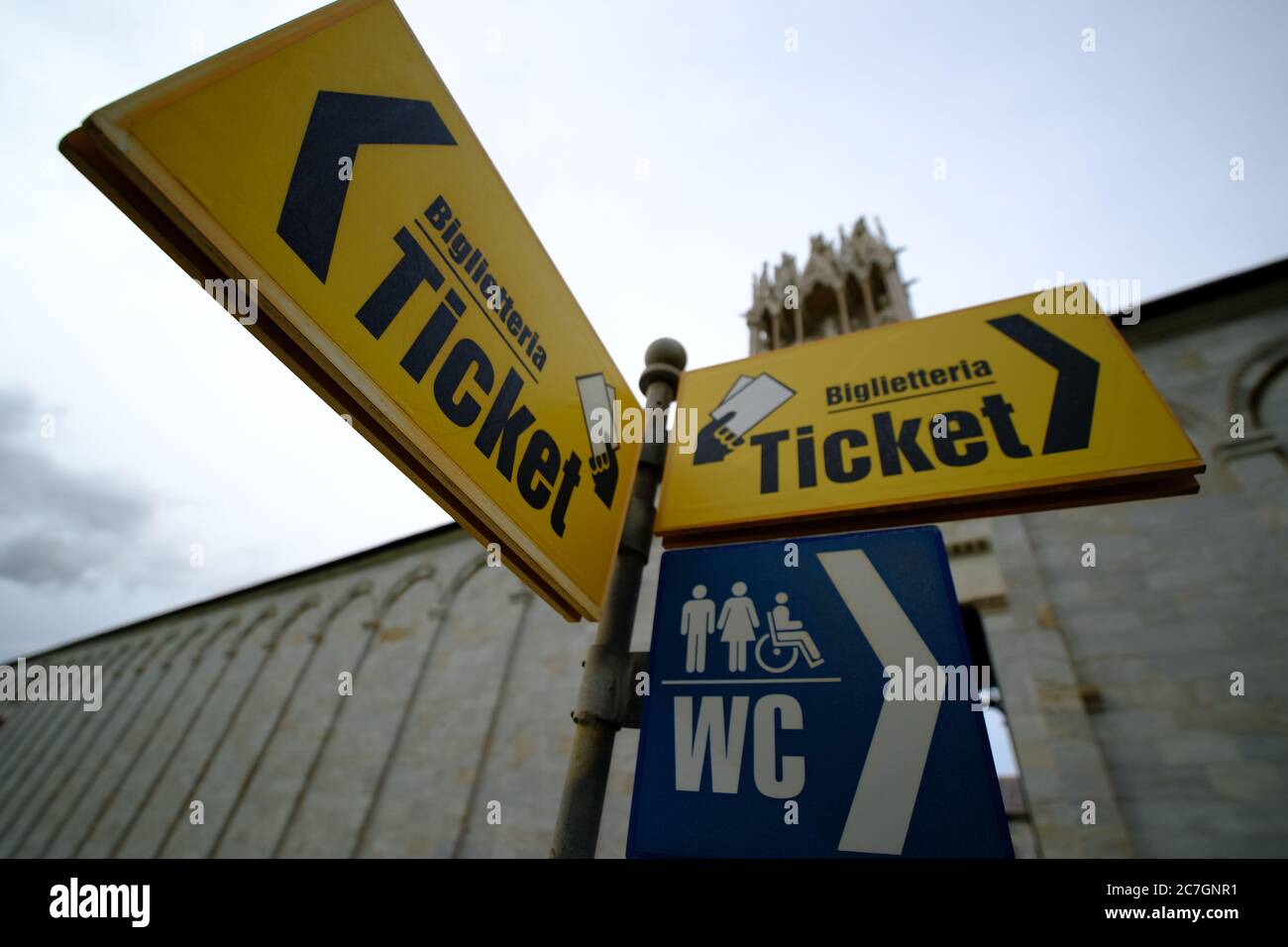 turistic signs in Pissa italy, Pissa Tower Stock Photo Alamy