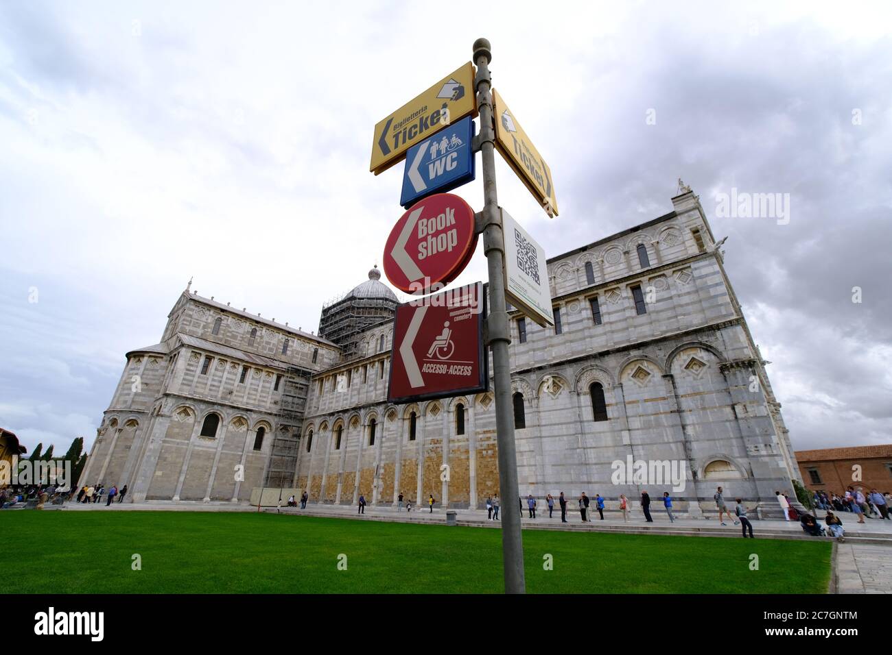 turistic signs in Pissa italy, Pissa Tower Stock Photo Alamy