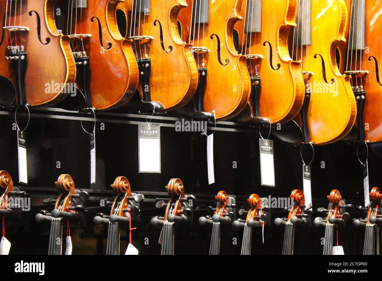 Large group of violins in the music instruments market Stock Photo Alamy