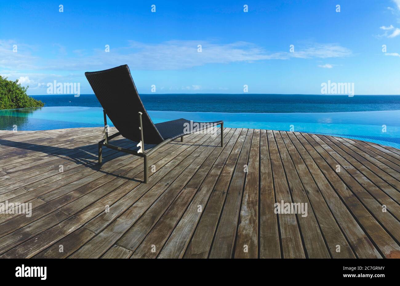 Infinity pool with views of the sea and blue sky Stock Photo - Alamy