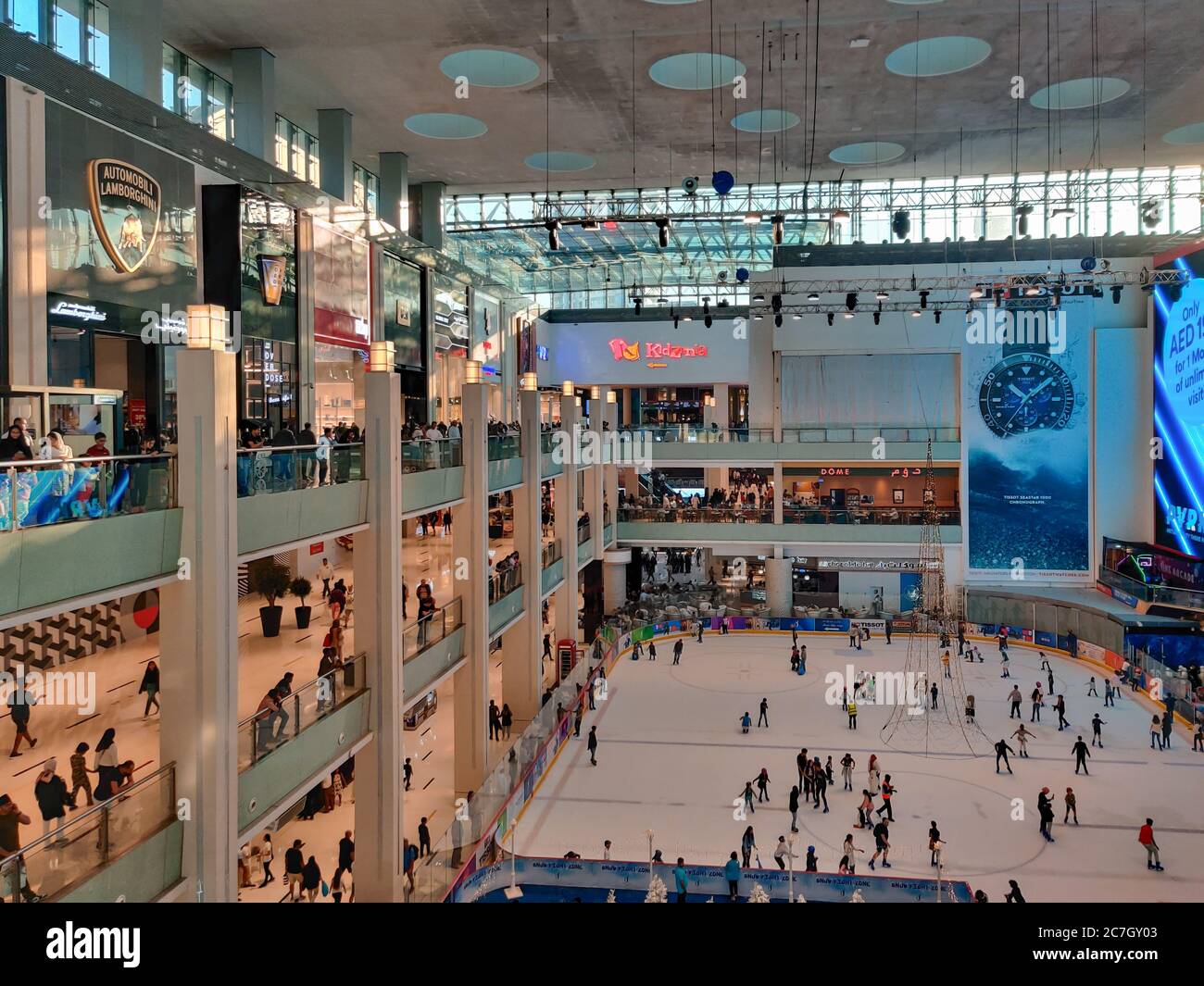 dubai-mall-interior-and-stores-largest-shopping-mall-and-iconic