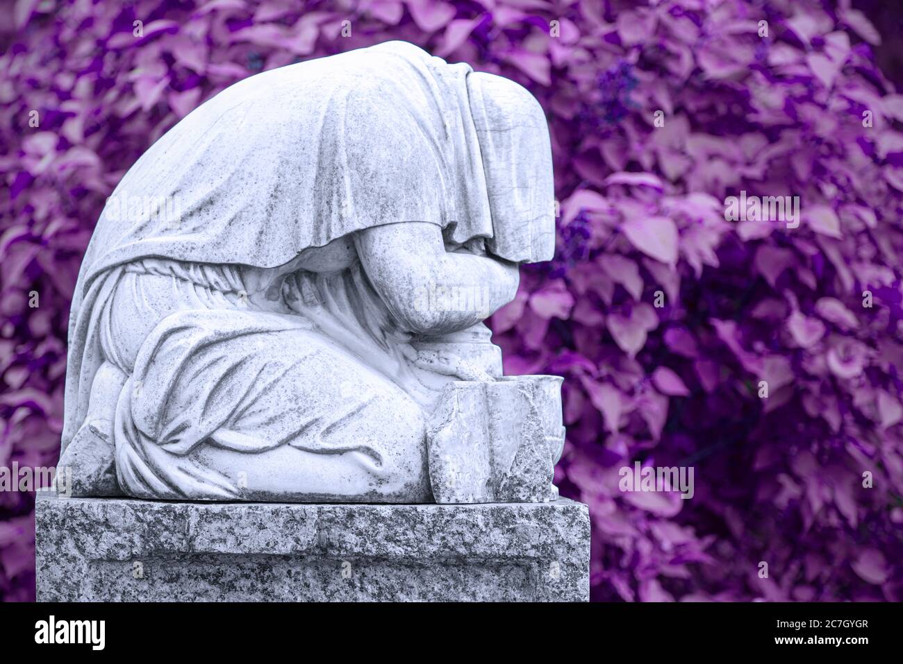 Vintage marble statue at an old graveyard or cemetery Stock Photo Alamy