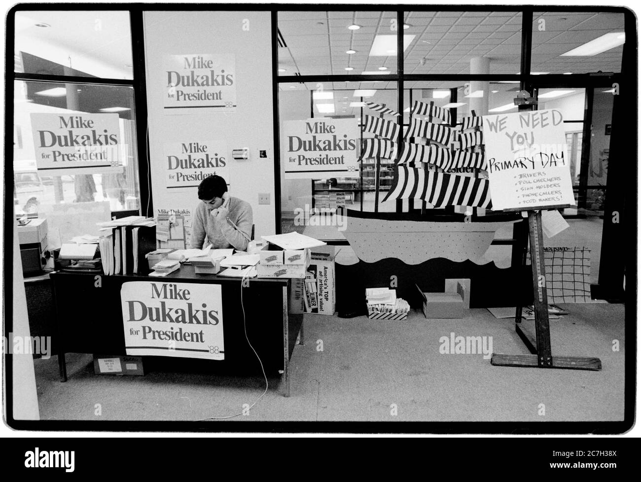 US Presidential Election Campaign 1988 Michael Dukakis, Democratic Candidate  on the campaign trail during the New Hampshire Primaries in February 1988 Campaign workers fill envelopes with election material Stock Photo