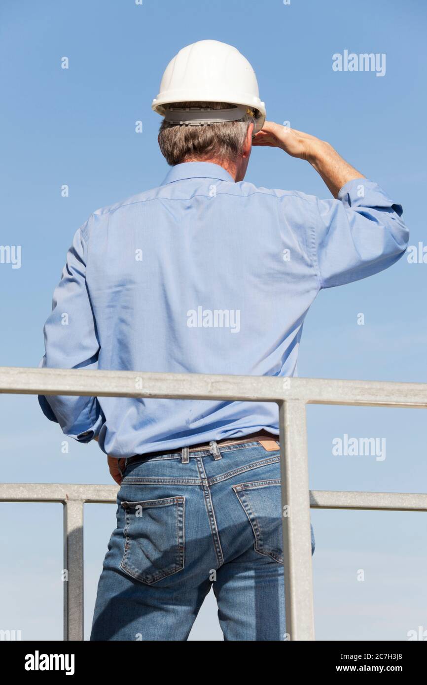 Construction hard hat man hi-res stock photography and images - Alamy
