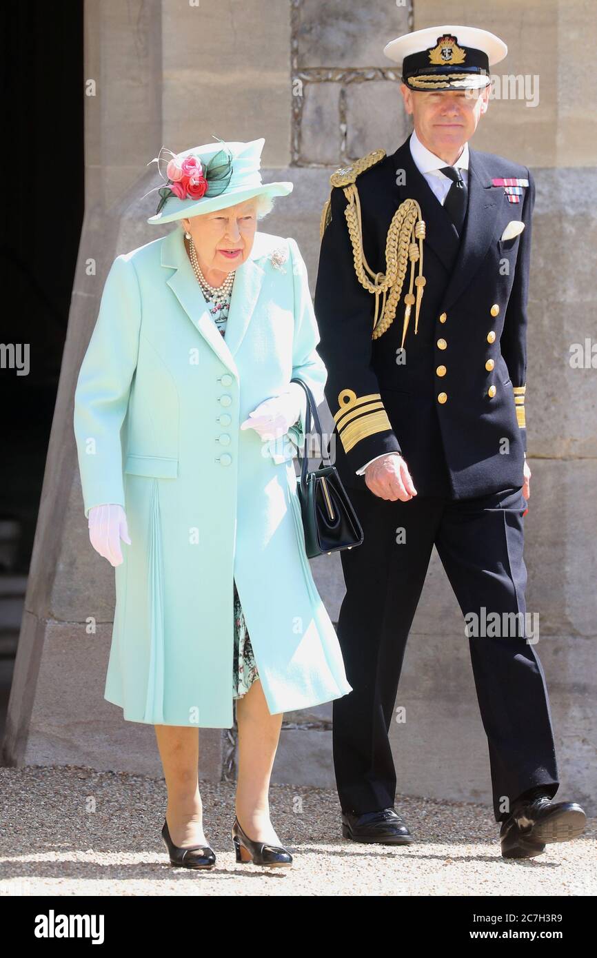 Queen Elizabeth II arrives to present Captain Sir Thomas Moore with his(02)