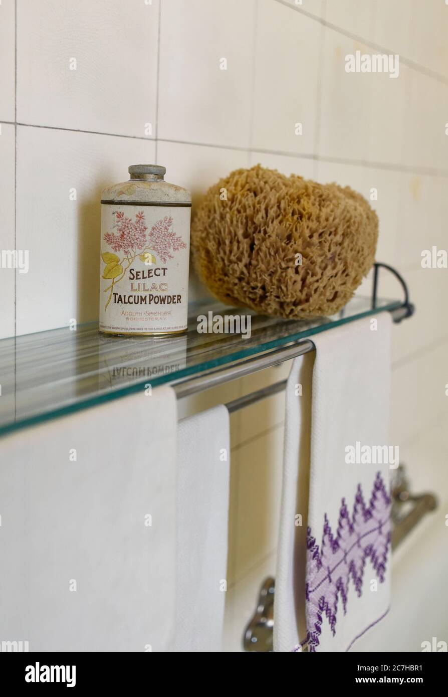 A mid-century bathroom shelf with a sponge and talcum powder Stock Photo