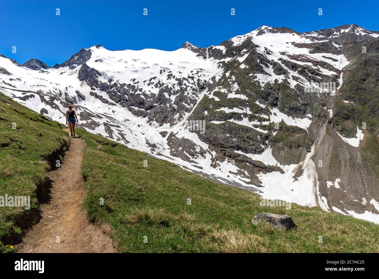 Europe, Austria, Tyrol, Ötztal Alps, Ötztal, hiker on the Hohe Mut saddle against the backdrop of the Rotmoosferner and the Seelenkögel Stock Photo