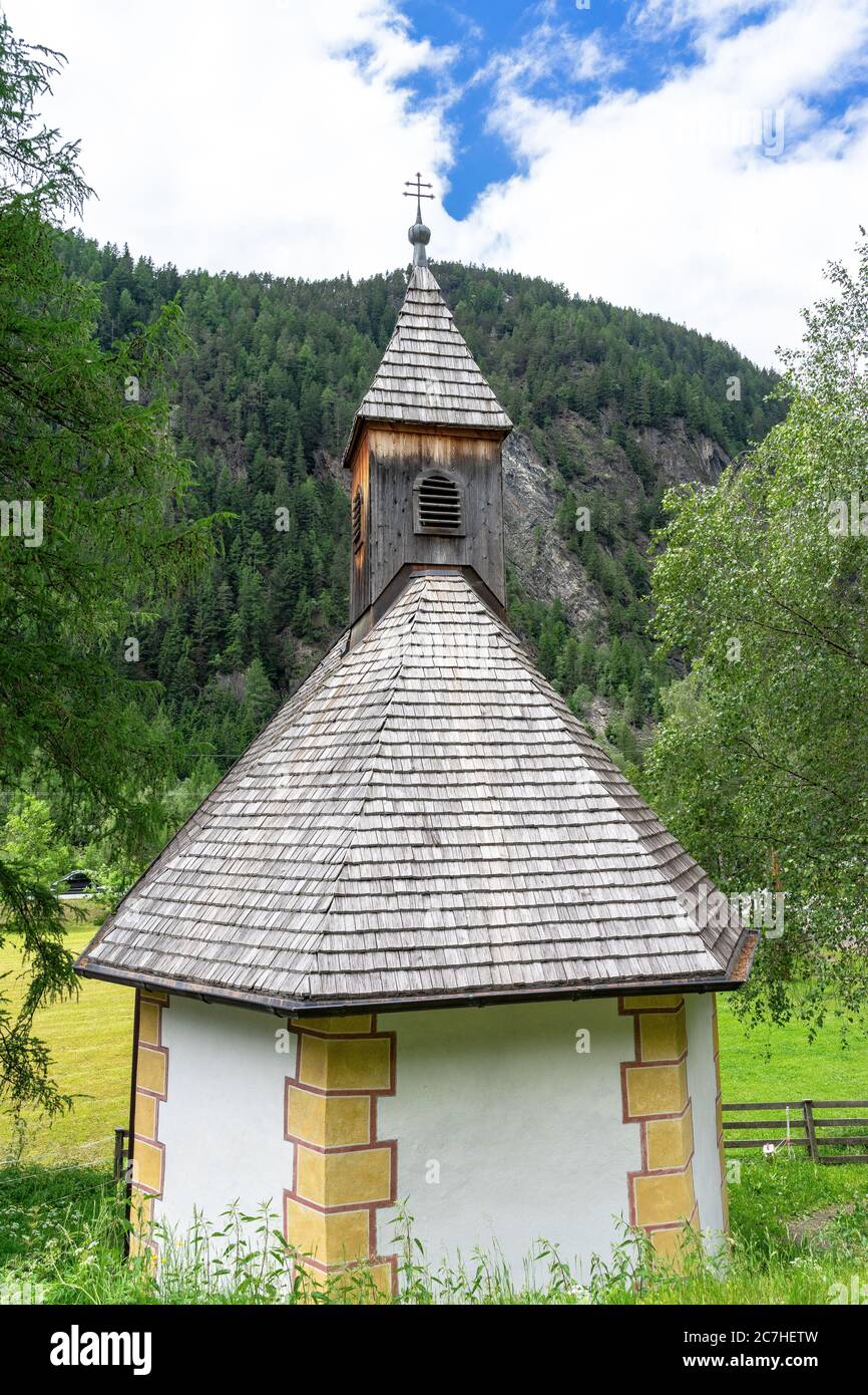 Europe, Austria, Tyrol, Ötztal Alps, Ötztal, small chapel near Aschbach in the Ötztal Stock Photo