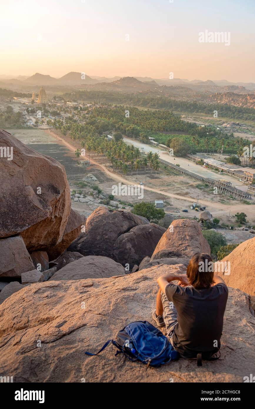 Old man sitting on rock hi-res stock photography and images - Alamy