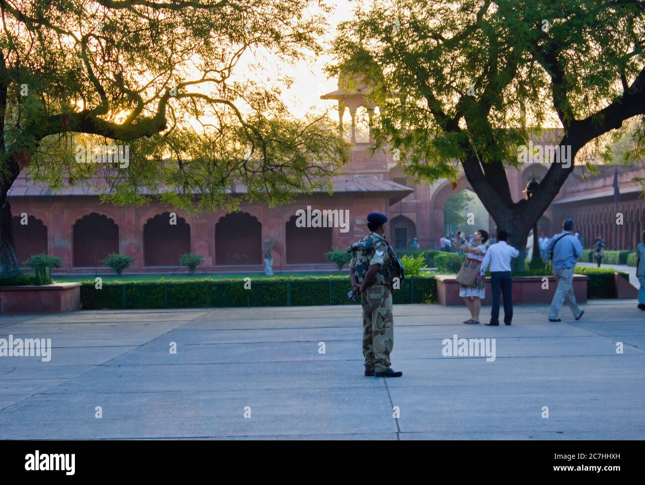 An armed india army commando hi-res stock photography and images - Alamy