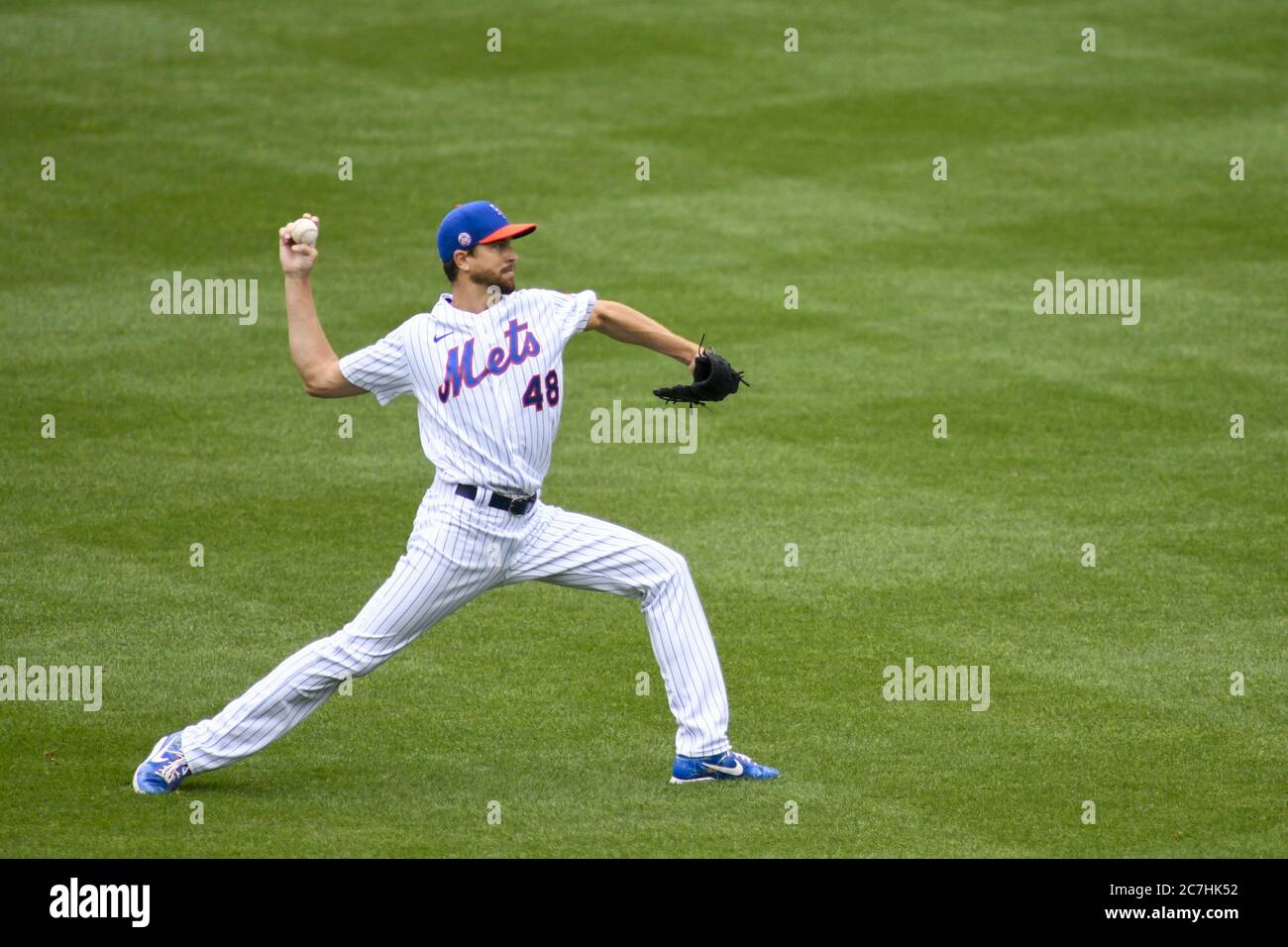 New York Mets starting pitcher Jacob deGrom (48) at a press conference on  his new five-year contract, Stock Photo, Picture And Rights Managed  Image. Pic. PAH-0131-118757851