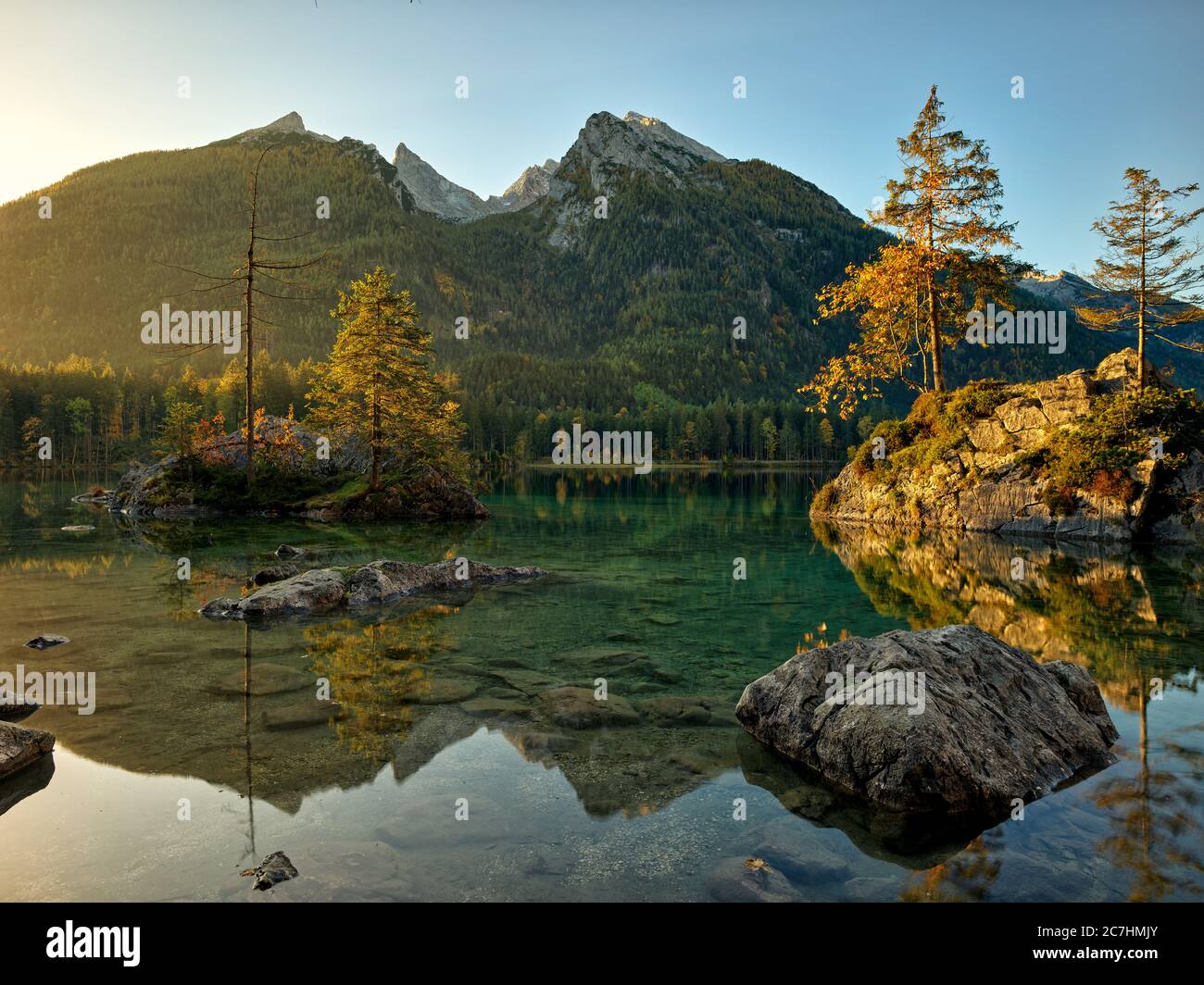 Fog lake mountain trees hi-res stock photography and images - Alamy