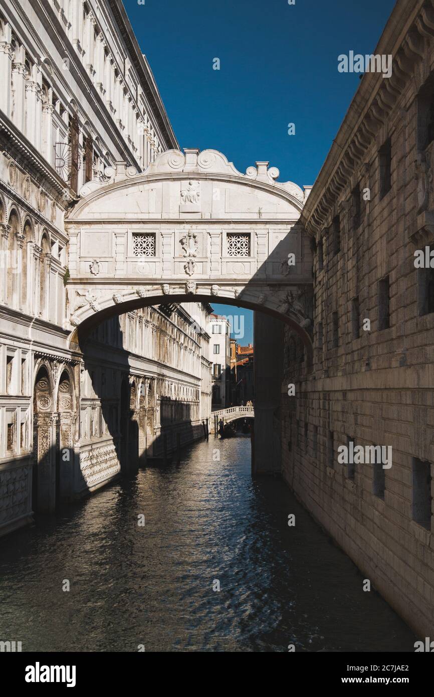 Vertical shot rialto bridge hi-res stock photography and images - Alamy