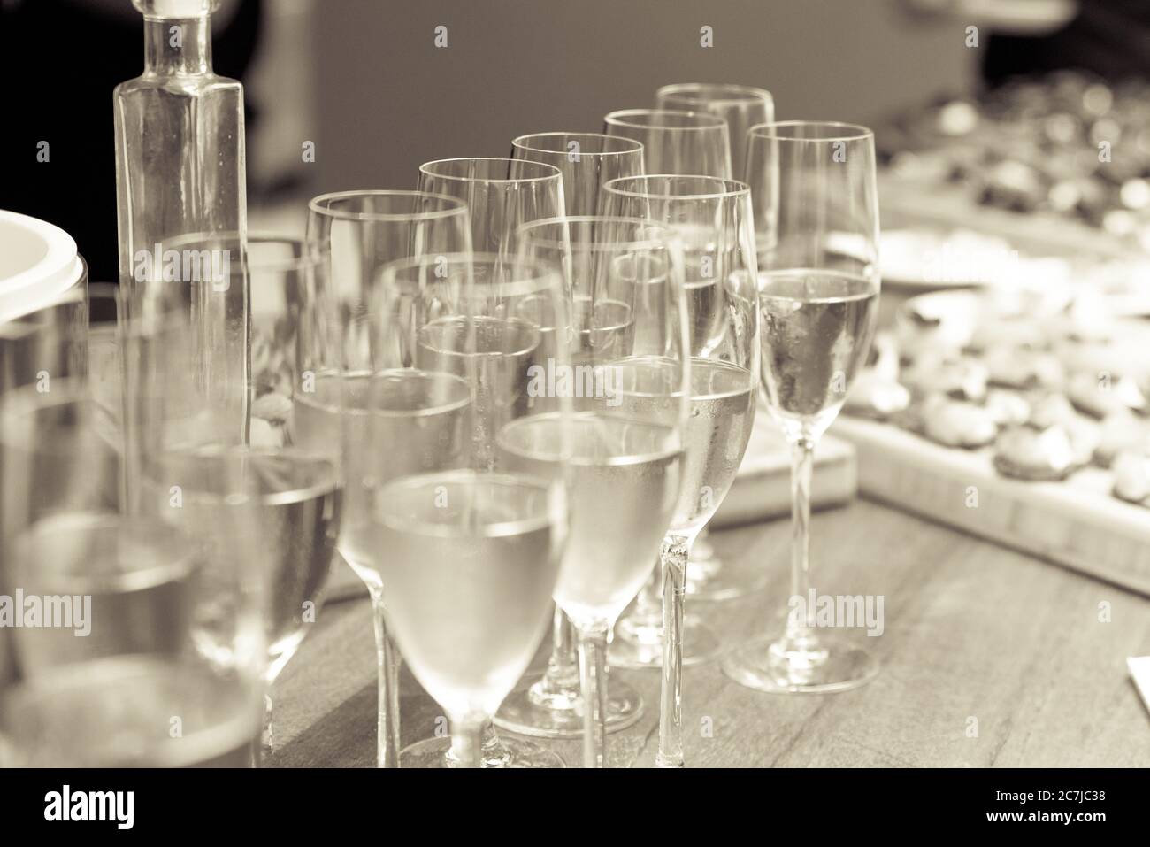 Set filled champagne glasses hi-res stock photography and images - Alamy
