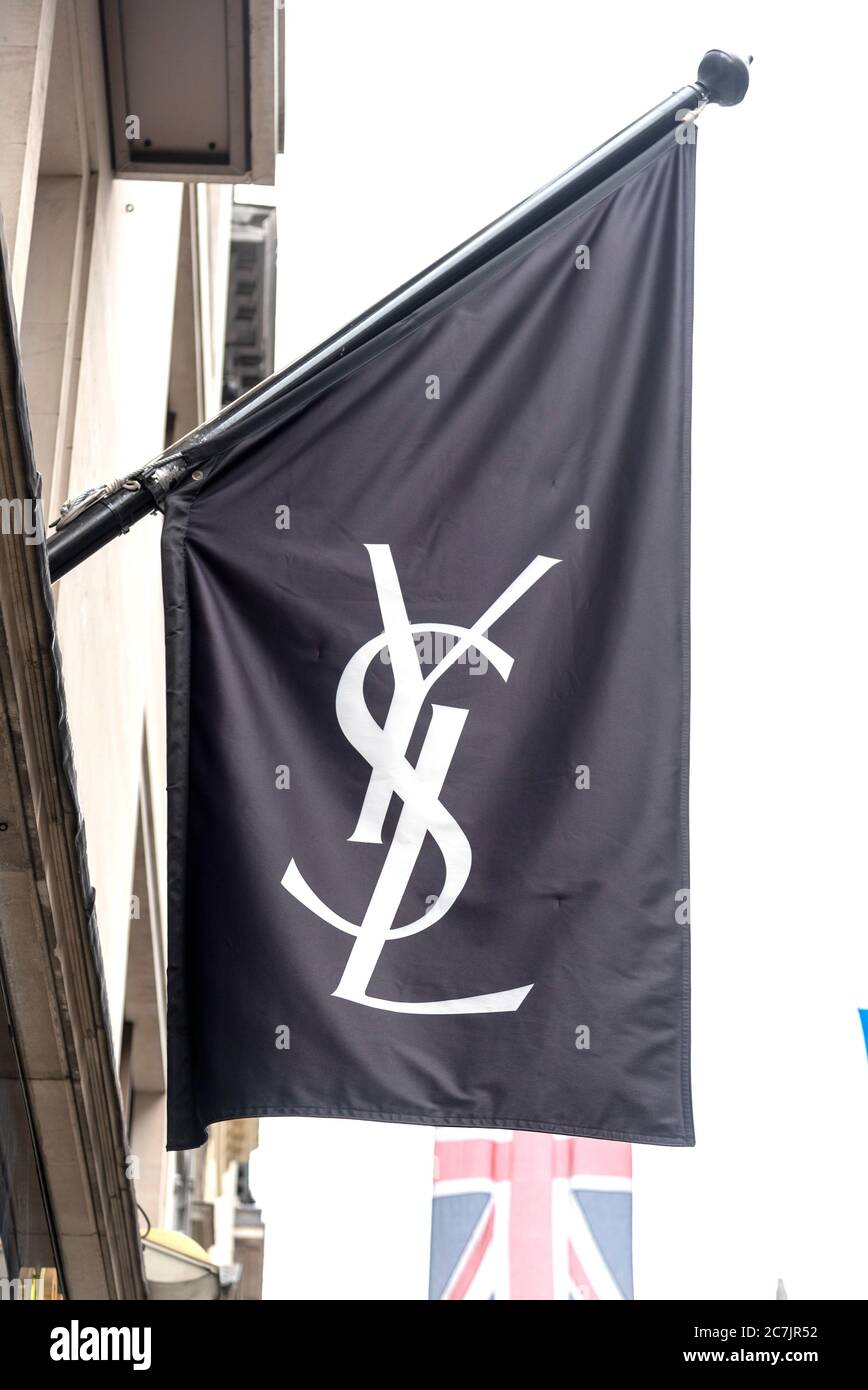 Yves Saint Laurent, designer, pictured outside his first London Rive Gauche  store on New Bond Street, London, opening day, 10th September 1969 Stock  Photo - Alamy