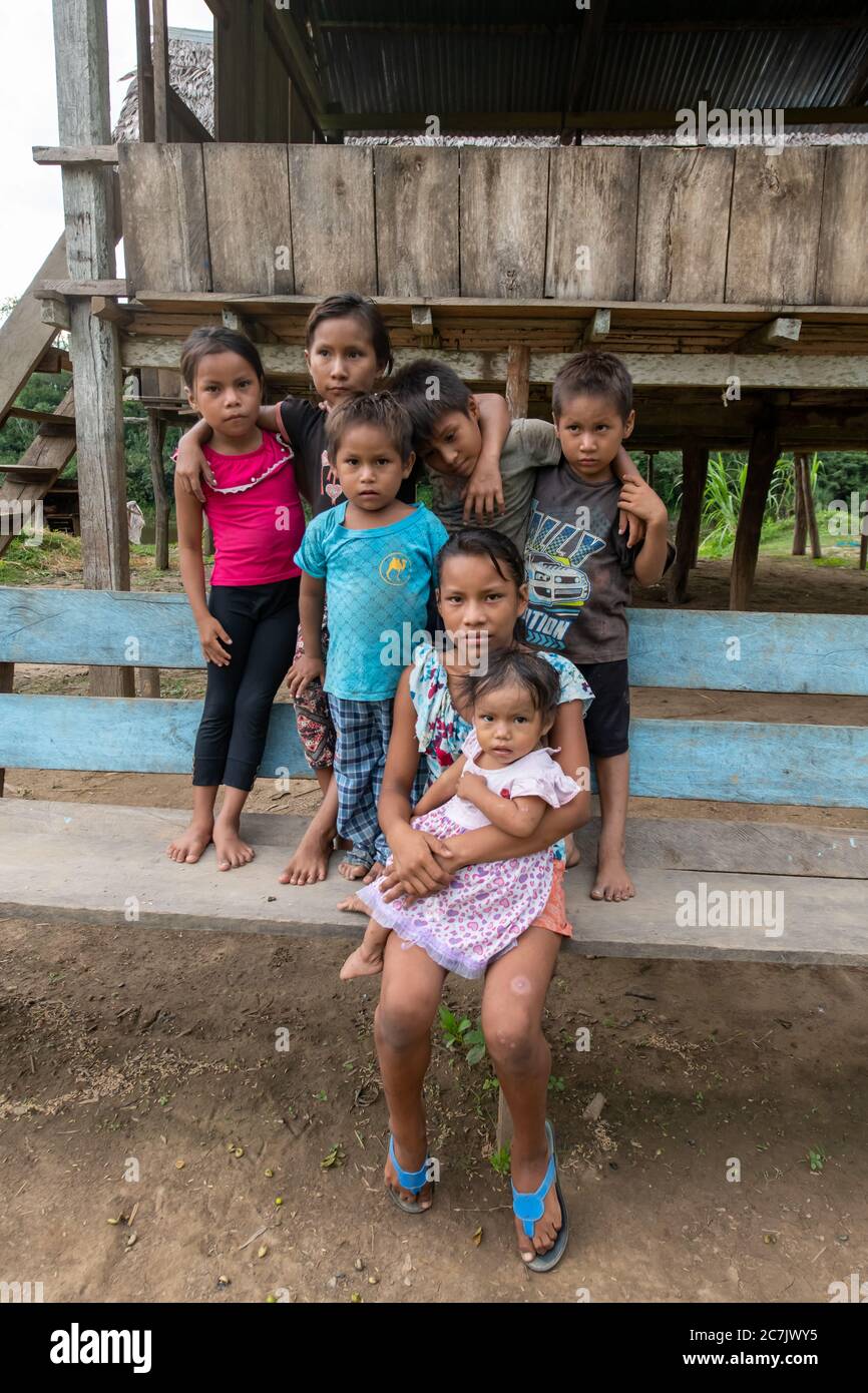 The Riberenos village of Huarmi de Isla on the Peruvian Amazon Rive Stock Photo