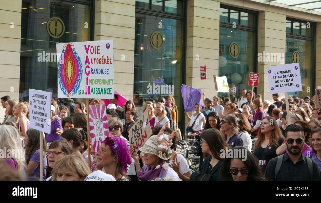 GENEVA, SWITZERLAND - Jun 14, 2019: Slogans féministes  : l'avortement doit rester un choix Stock Photo
