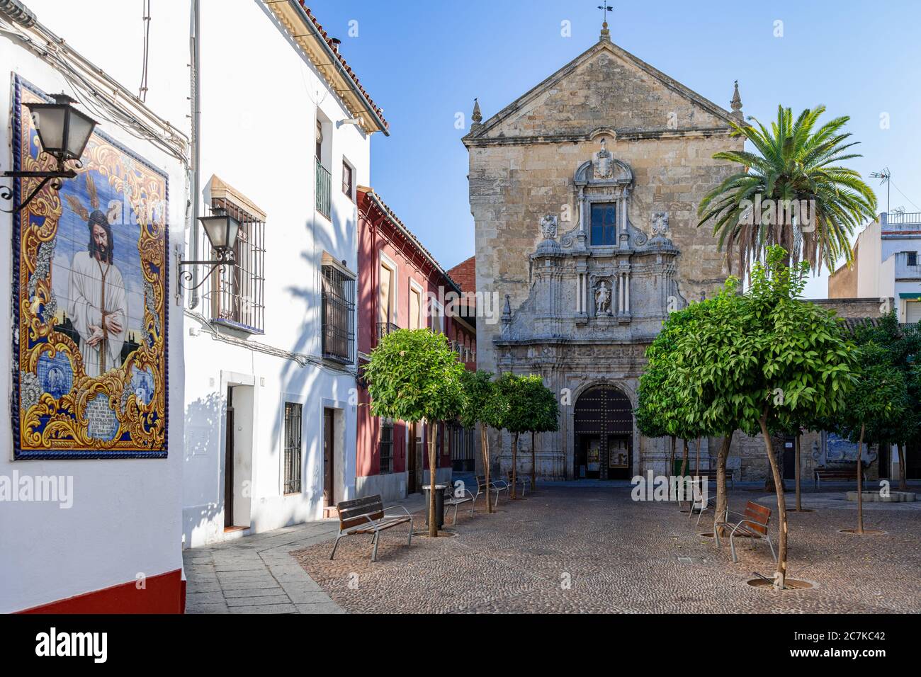 A traditional Azulejos image of Saint Francis on a white-washed wall in the quiet courtyard of the La iglesia de San Francisco y San Eulogio, Córdoba Stock Photo