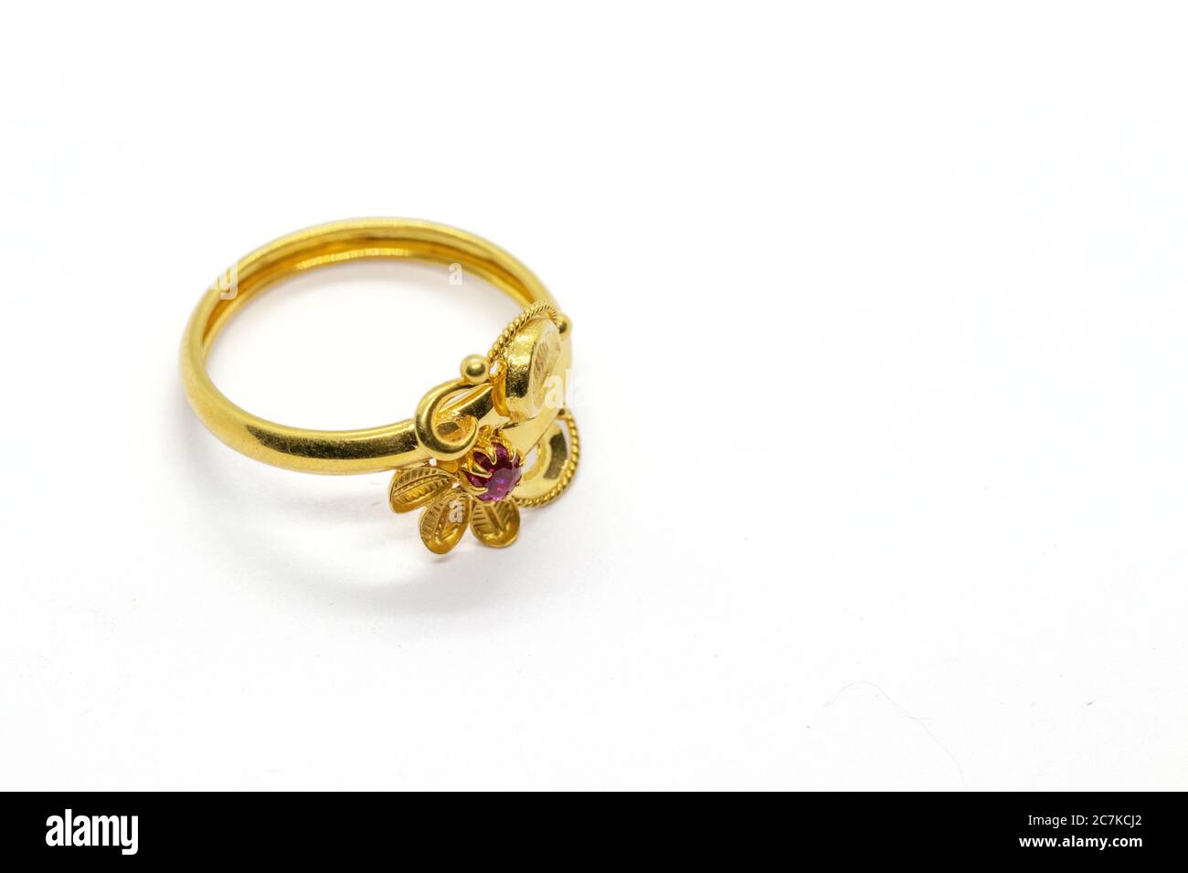 Fashion Sterling Silver Flower Ring in Gold Plating - China Polishing and  High Quality price | Made-in-China.com