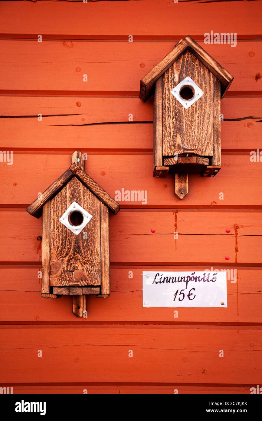 Bird house, nesting aid, nesting box, outdoor shot Stock Photo Alamy