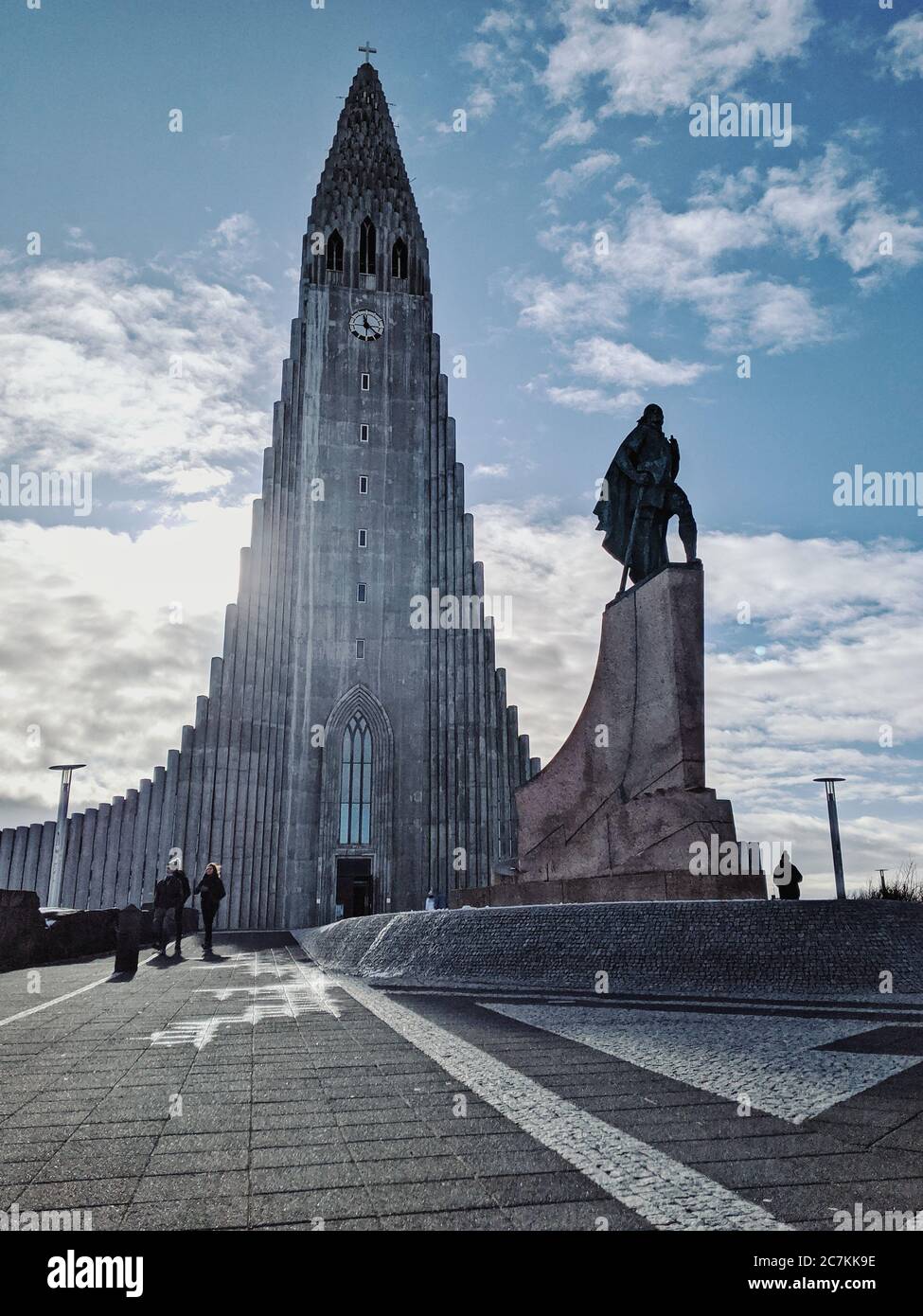 Parish church 'Hallgrímskirkja' with the statue of the Icelandic explorer Leif Eriksson in Iceland's capital Reykjavik Stock Photo