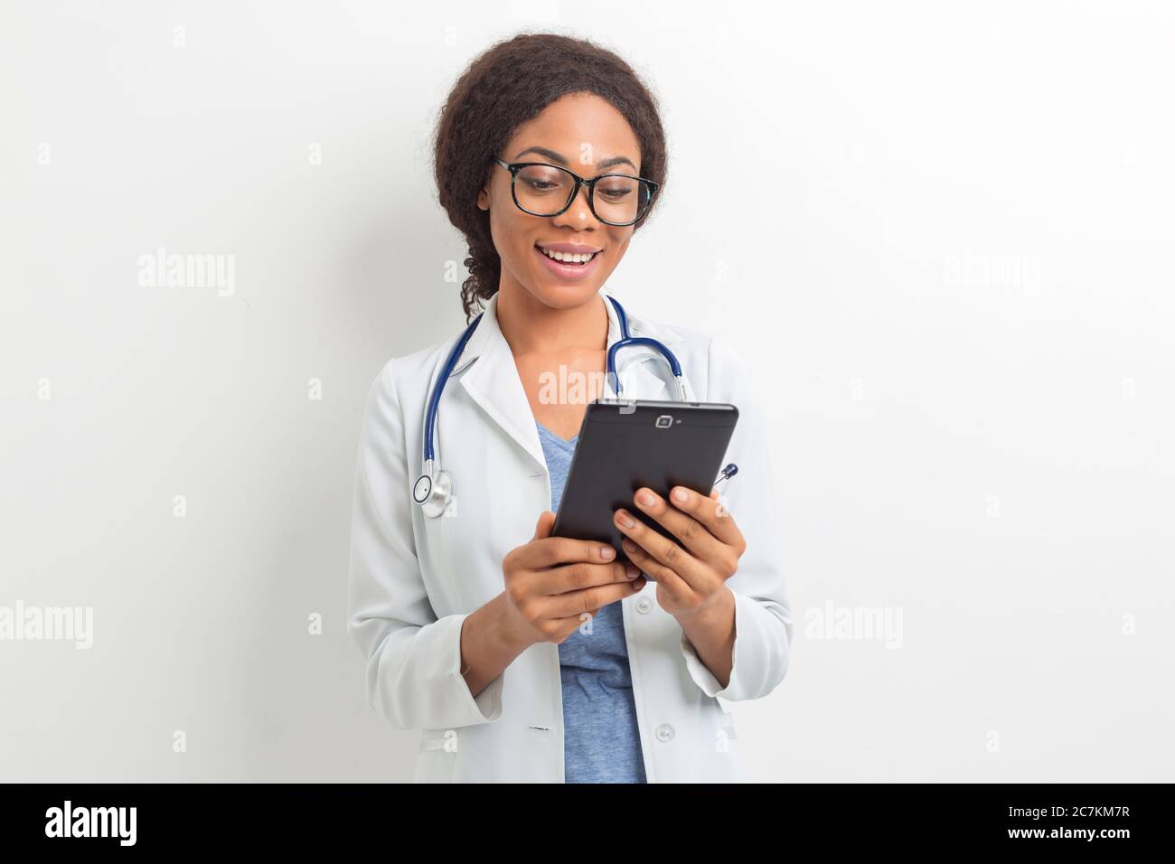 African american woman doctor hi-res stock photography and images - Alamy