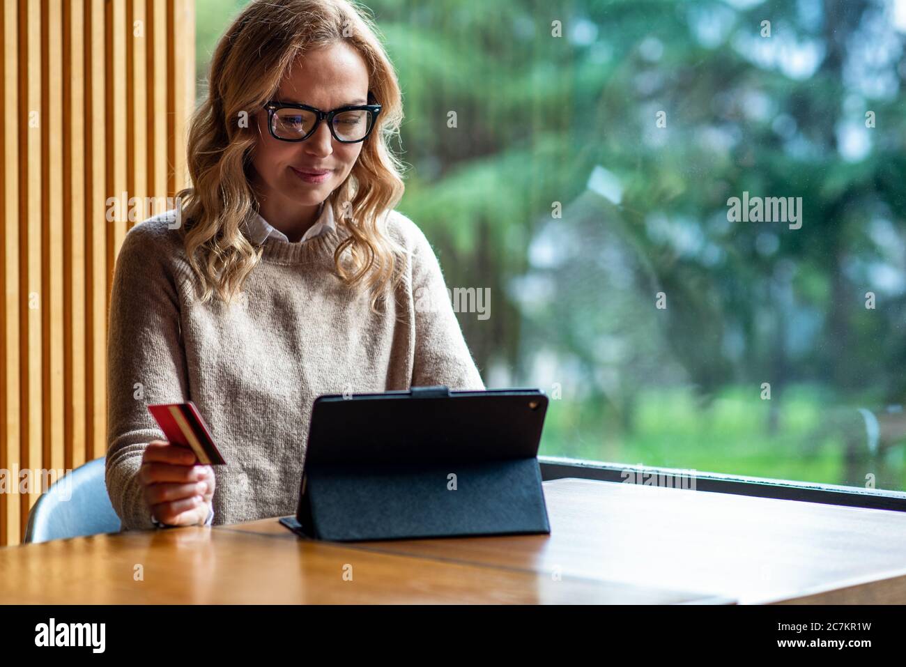 Female shopper using credit hi-res stock photography and images - Alamy