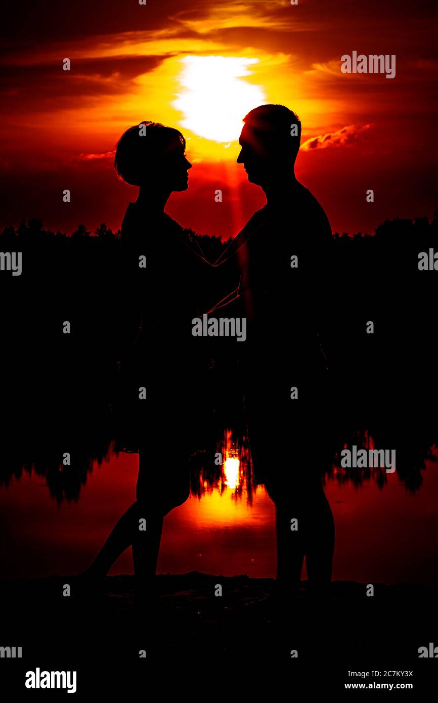 Page 2 Friends Holding Hands Silhouette High Resolution Stock Photography And Images Alamy