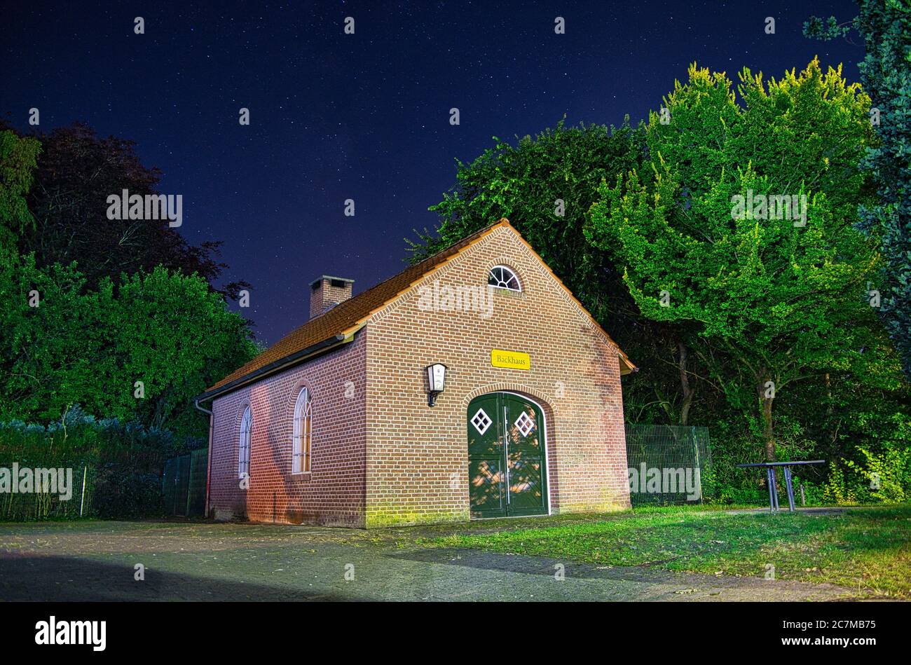 Backhaus in Werlte an Kreutzmanns Mühle bei Nacht Stock Photo