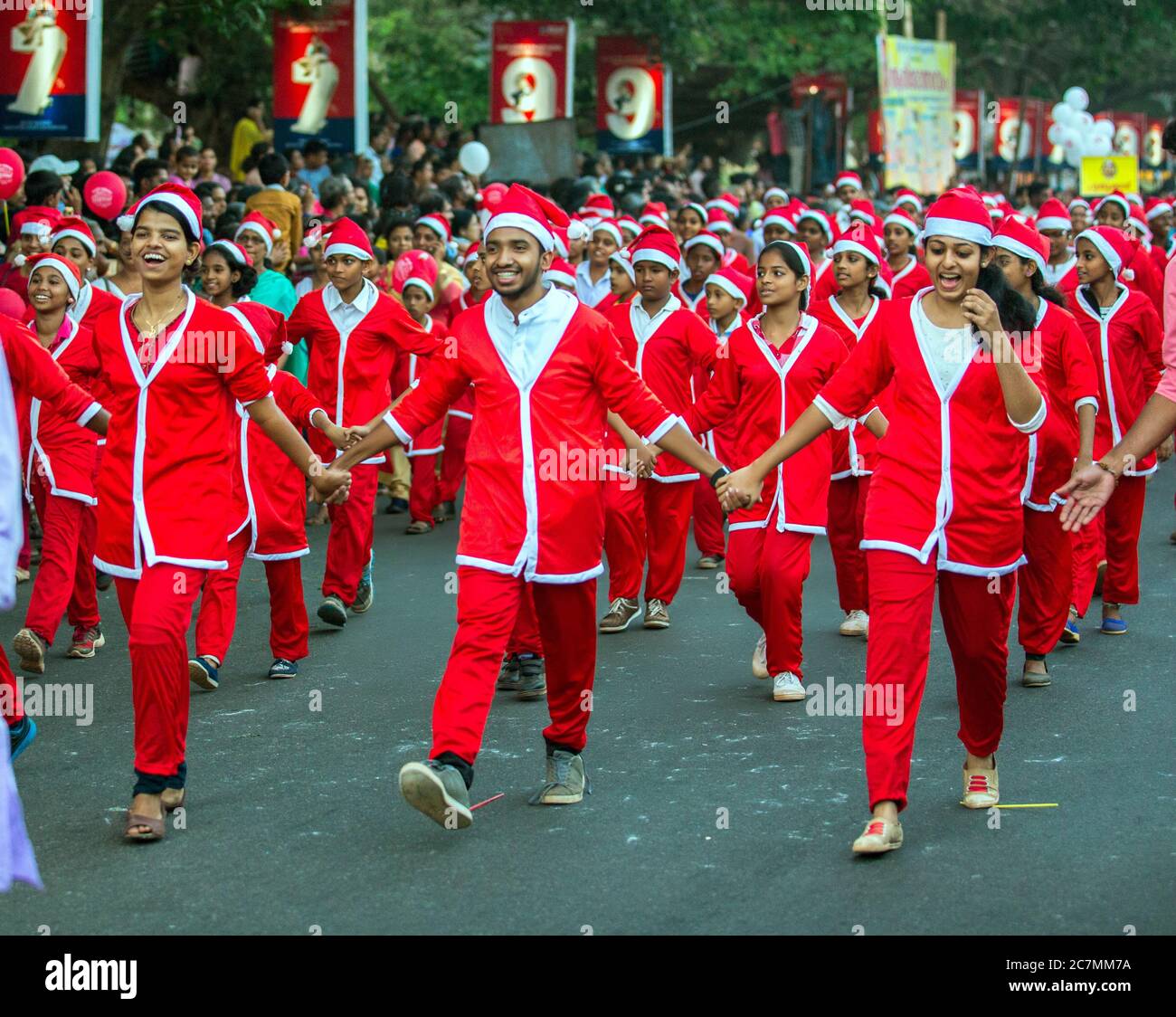 Buon Natale 2020 Trichur.Colourfully Dressed Upon Santa S Doing Flashmob From Buon Natale Christmas Fest Thrissur 2017 Thrissur Kerala India A Unique Christmas Celebration Whe Stock Photo Alamy