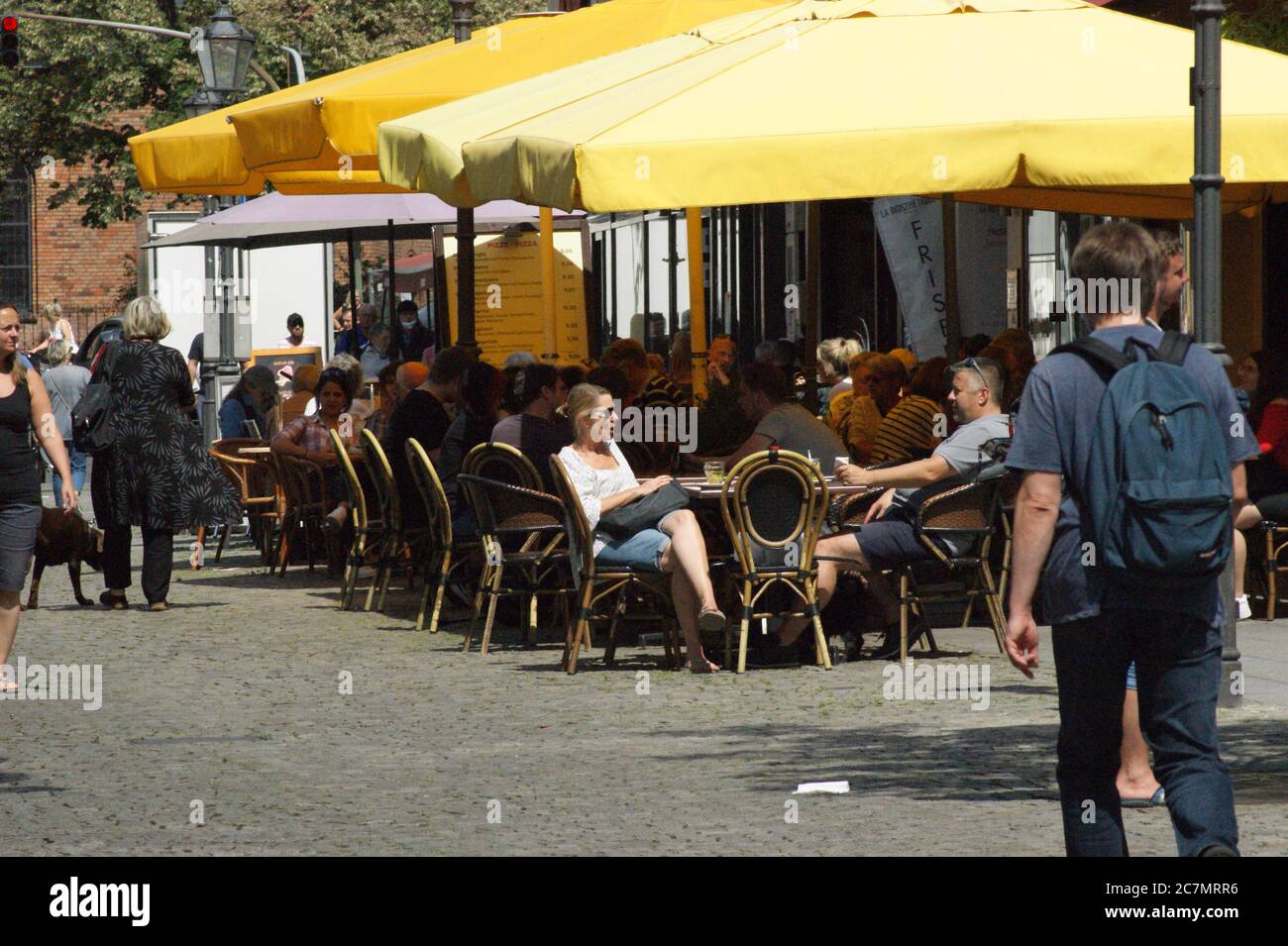 Straßencafé in der Breiten Straße in Berlin-Spandau Stock Photo