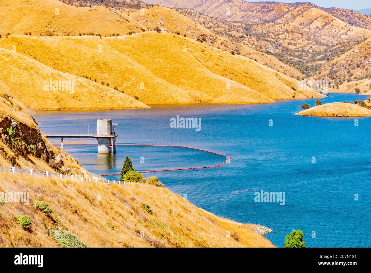 Lake Kaweah reservoir is in Tulare County in Central California. It is a lake that has been made from Kaweah River, which has it's beginning in the Se Stock Photo