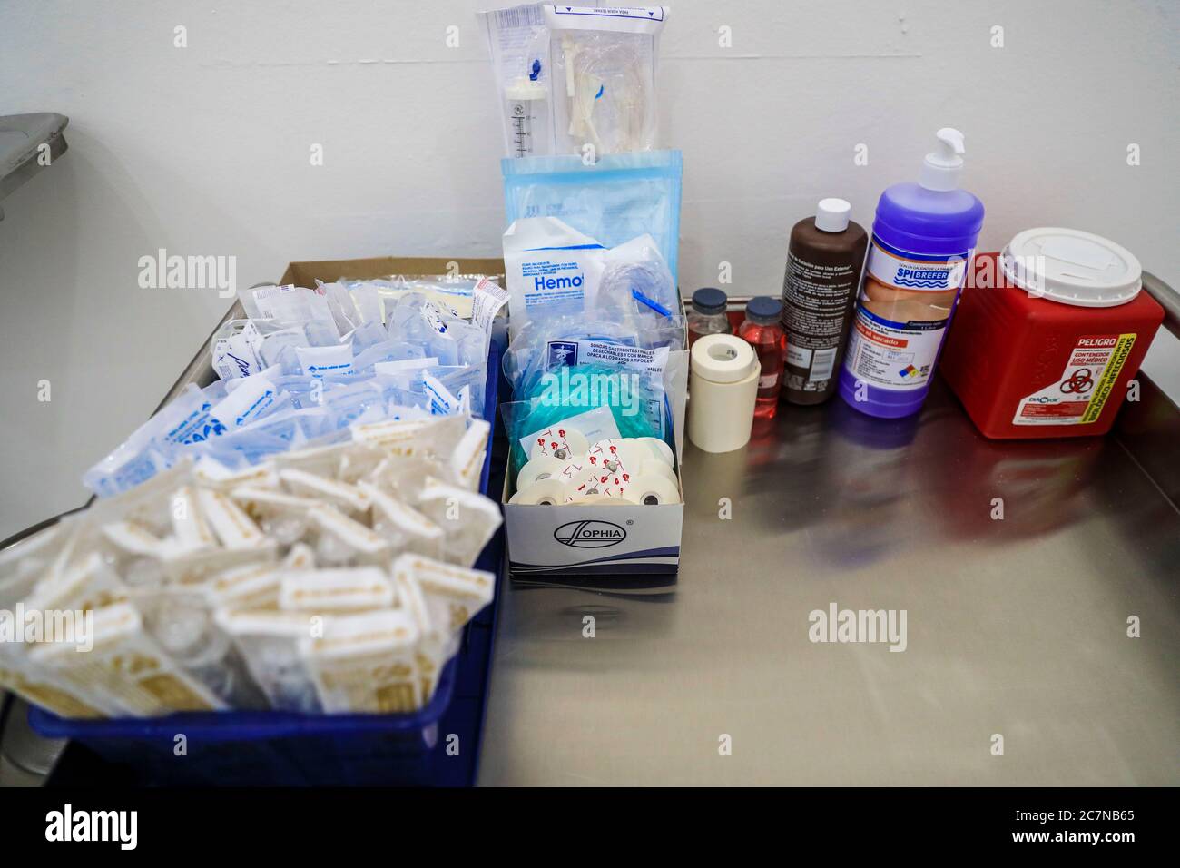 HERMOSILLO, MEXICO - JULY17: Healing material, medical supplies, alcohol, melteolate geringa, injections, sanitizer, disinfectant, bandages, gauze, medical tape, sodium chloride, saline solution, Hartmann's Solution, during the opening ceremony of the unit intensive therapy operation to care for patients with covid-19 in the 4th Zone and Military Hospital on July 17, 2020 in Hermosillo, Mexico. (Photo by Luis Gutierrez / Norte Photo /)  Material de curacion, insumos medicos, alcohol, melteolateo, geringa, inyeciones, sanitizante, desinfectamnte, vendas, gasa, cinta medica, cloruro de sodio, so Stock Photo