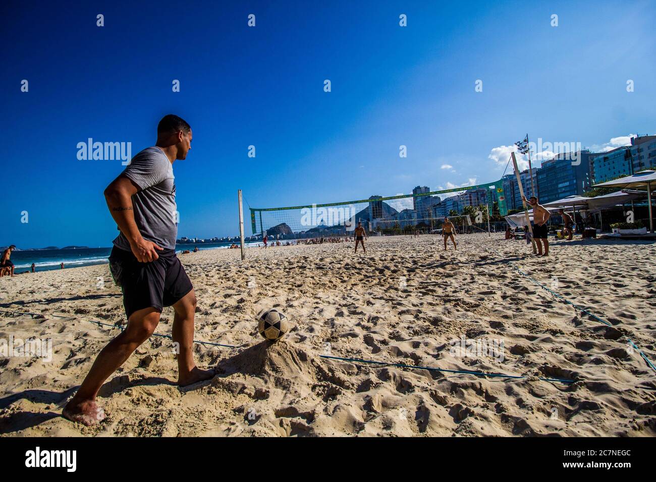 July 18, 2020: RIO DE JANEIRO: BRAZIL: July 18, 2020 FLEXIBILIZATION: Bathers disregard the fourth phase of the flexibility decree against the spread of the coronavirus where collective sports on the sand are allowed and bathing and agglomeration is prohibited. Praia do Leme, south zone, this Saturday, Credit: Ellan Lustosa/ZUMA Wire/Alamy Live News Stock Photo