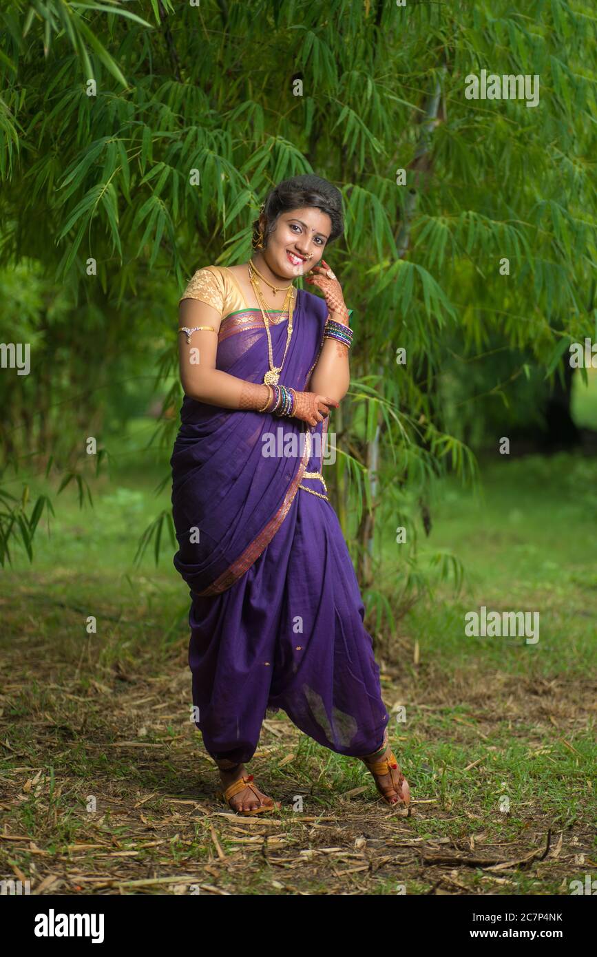 indian beautiful young girl in traditional saree posing outdoors 2C7P4NK