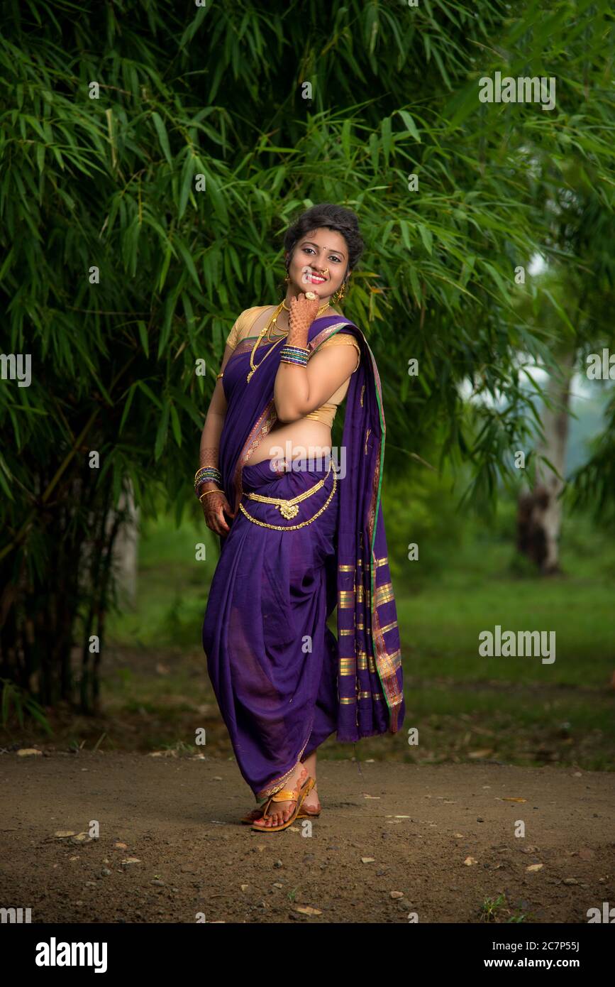Discover 149+ photography poses with saree latest - vova.edu.vn-megaelearning.vn