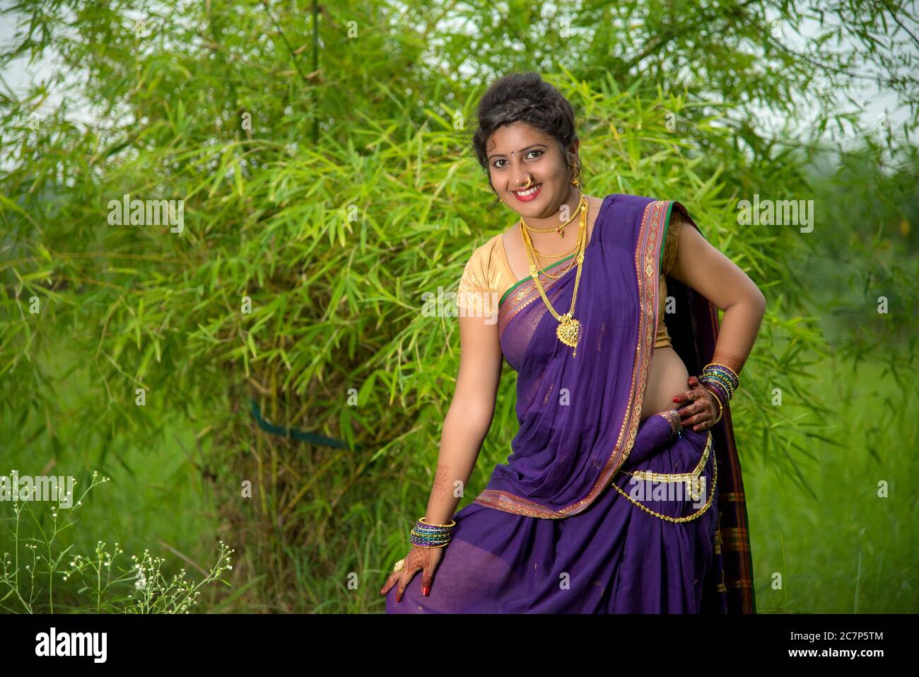 Young women in green saree hi-res stock photography and images - Alamy