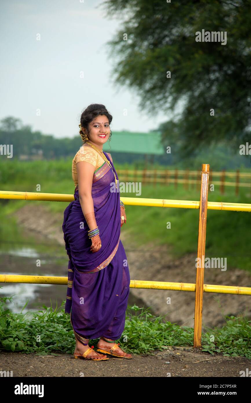 beautiful indian young girl in traditional saree posing outdoors 2C7P5XR