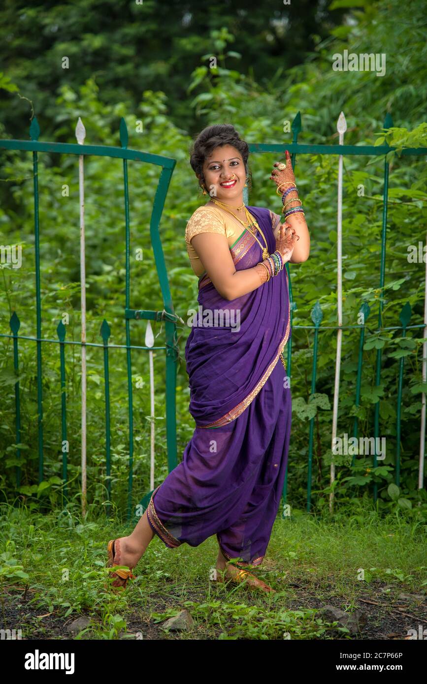 beautiful indian young girl in traditional saree posing outdoors 2C7P66P