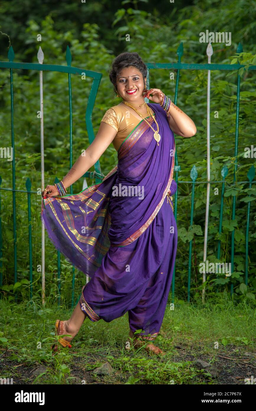 Saree Poses - When an Indian girl wears a saree, the world... | Facebook-cacanhphuclong.com.vn