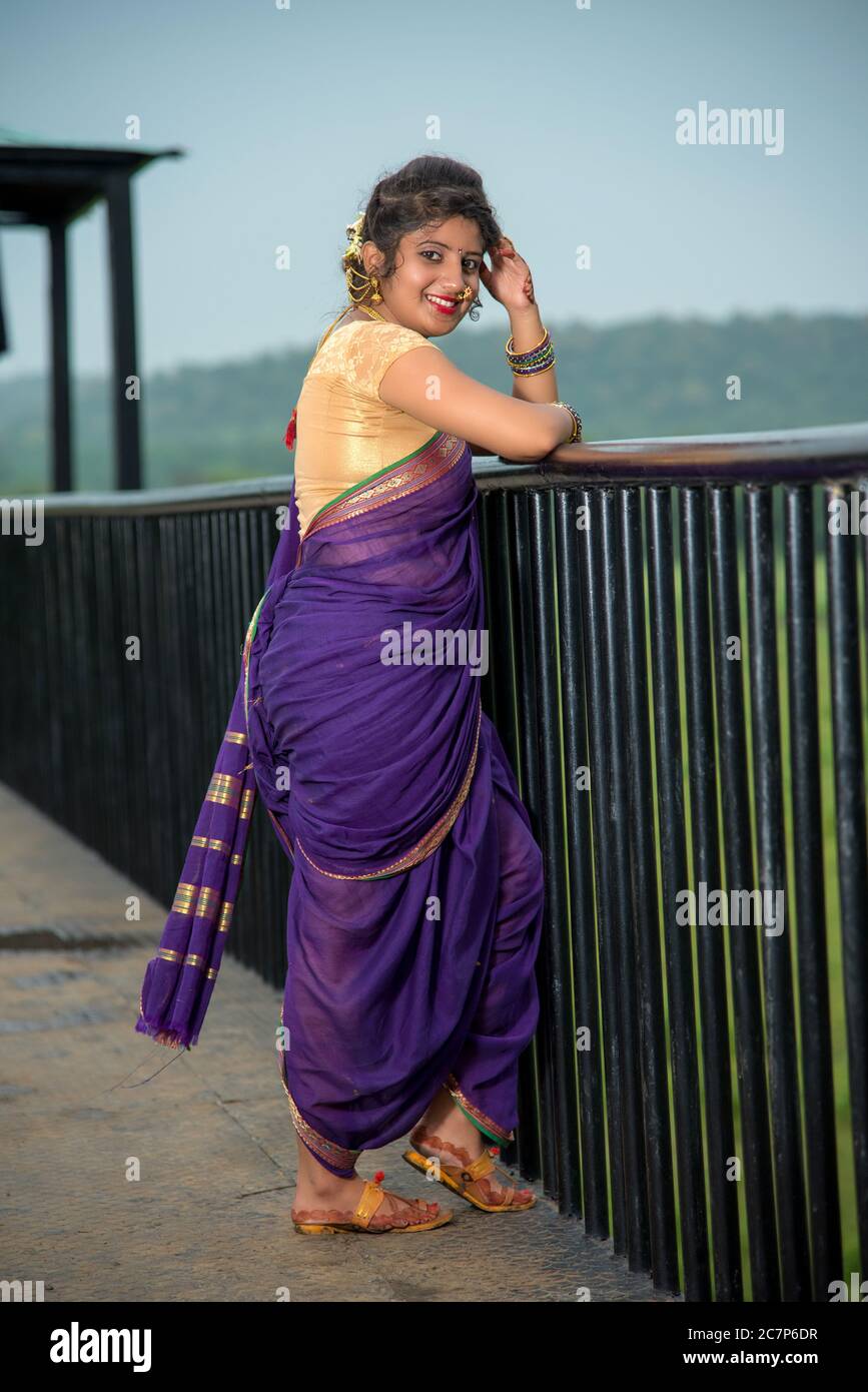 30 Best Saree Photo Poses For Girls-sonthuy.vn