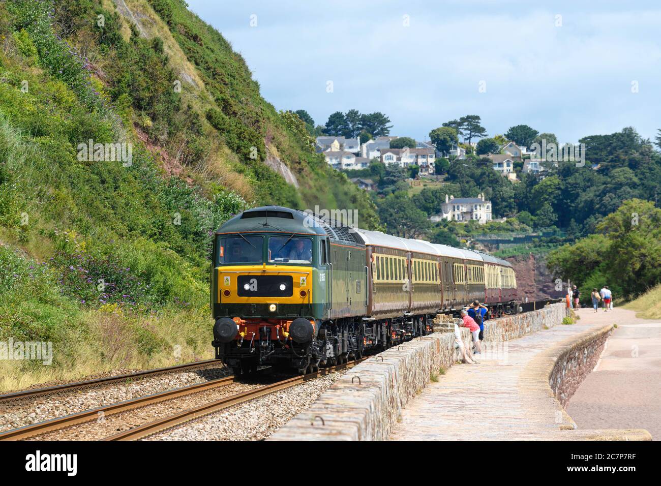 English Riviera Statesman train hauled by British Railways Two-Tone Green liveried Class 47/8, No. D1935 Roger Hoskins passes the sea wall Teignmouth Stock Photo