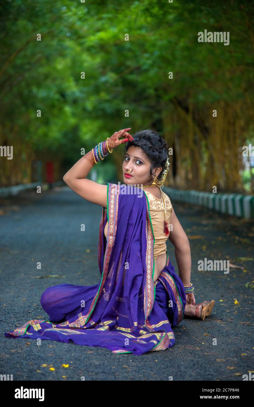 11 Traditional Indian Saree Draping Styles-sonxechinhhang.vn