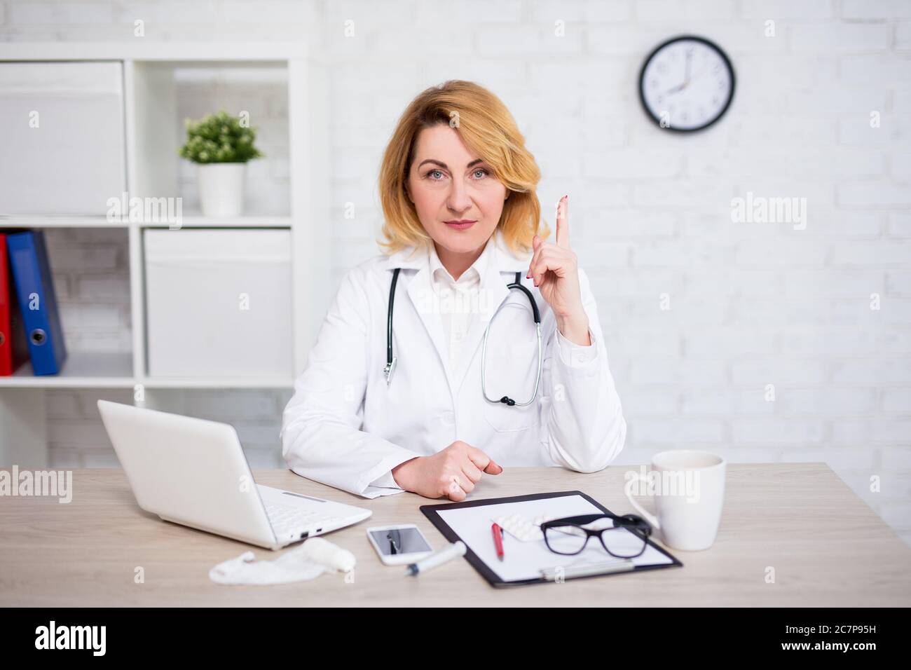 Doctor warning portrait mature hi-res stock photography and images - Alamy