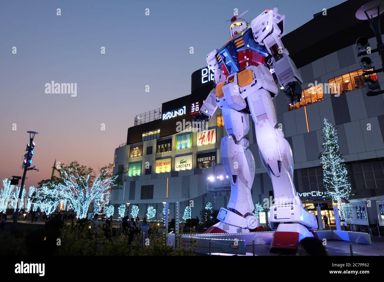 previous famous big powerful MOBILE SUIT GUNDAM in front of Odaiba