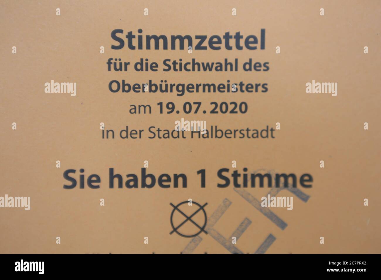 Halberstadt, Germany. 13th July, 2020. A ballot paper for the mayoral election. In the run-off vote, two candidates apply for the office of Lord Mayor of Halberstadt and for moving into the town hall. Credit: Matthias Bein/dpa-Zentralbild/ZB/dpa/Alamy Live News Stock Photo