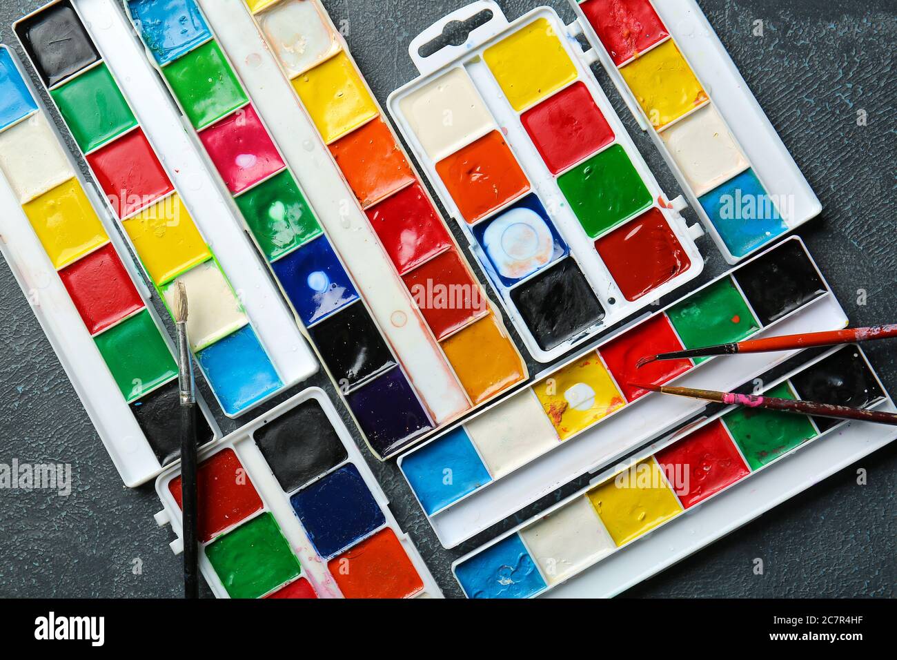 Set different brushes paints hi-res stock photography and images - Alamy