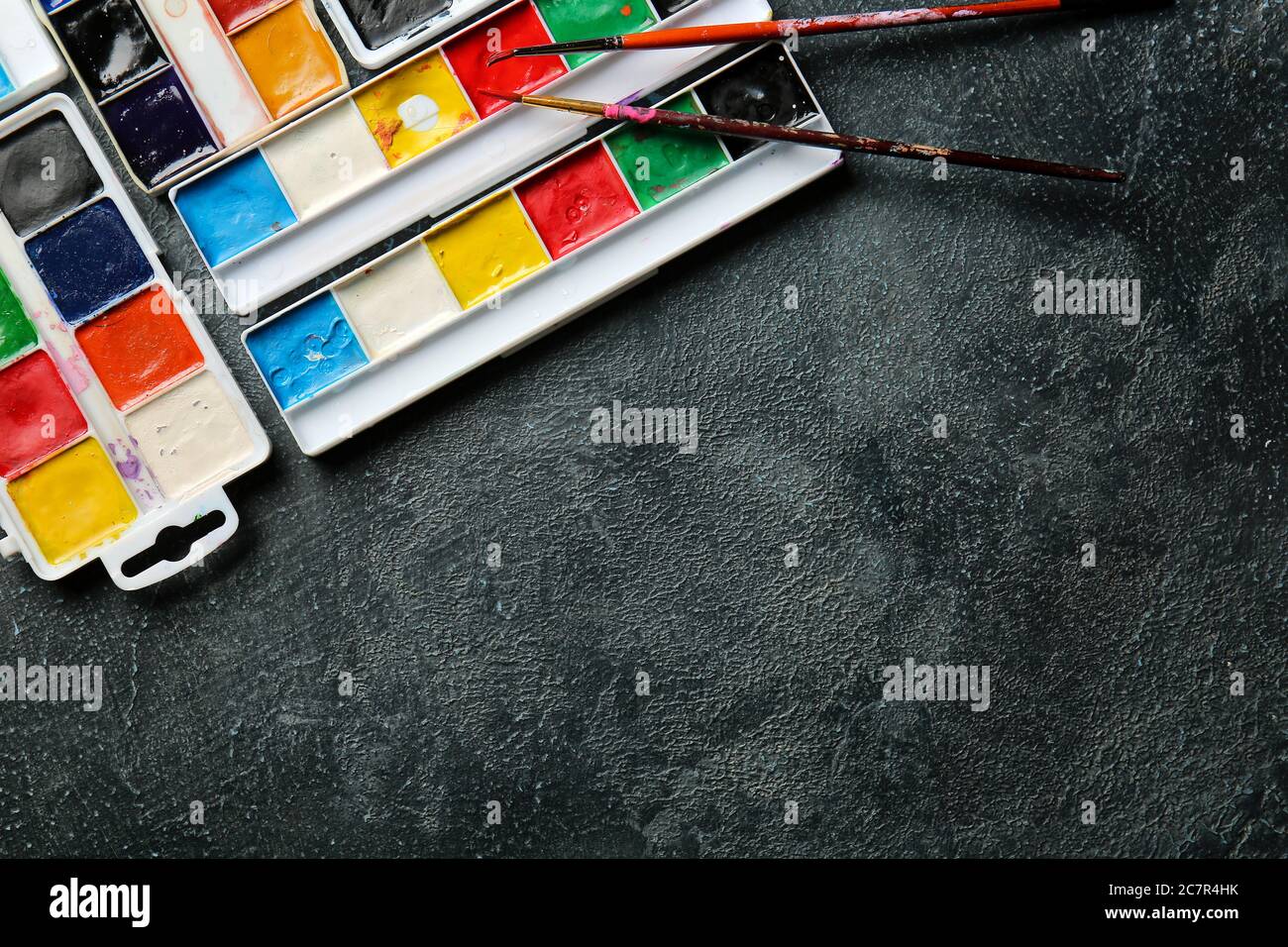 Set different brushes paints hi-res stock photography and images - Alamy