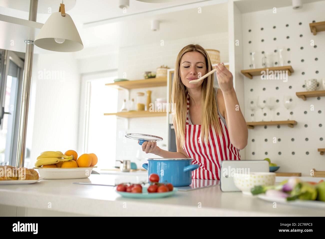 Something cooking. готовка с подружками. Something cooking. 3 girls 1 kitchen участники. To cook something up.
